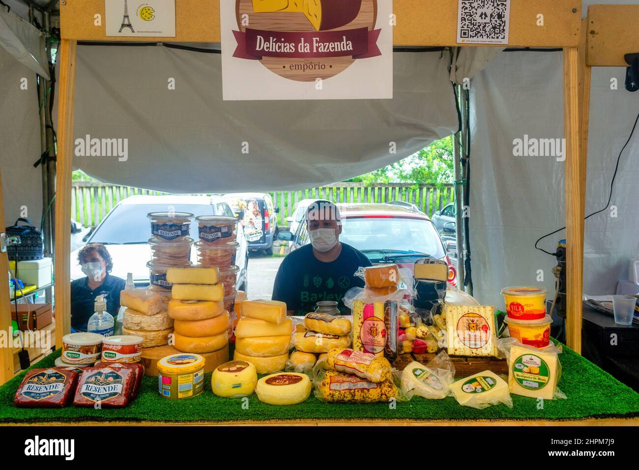 Kiosk' Delicias da Fazenda' specializzato in prodotti lattiero-caseari visto nella tradizionale fiera del Cinema Reserva Cultural Nitreói. L'evento showca Foto Stock