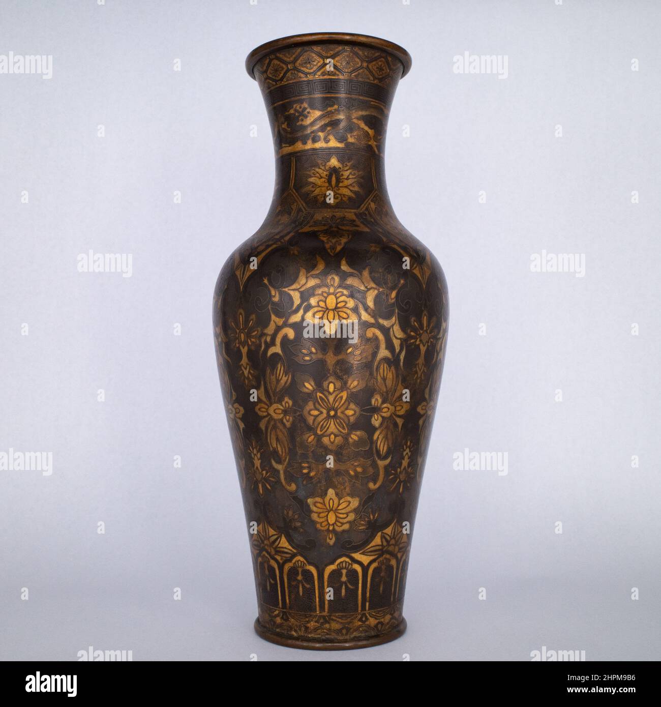 Bel vaso di bronzo giapponese di Takeuchi Chubei. Periodo Meiji (1868-1912) Foto Stock