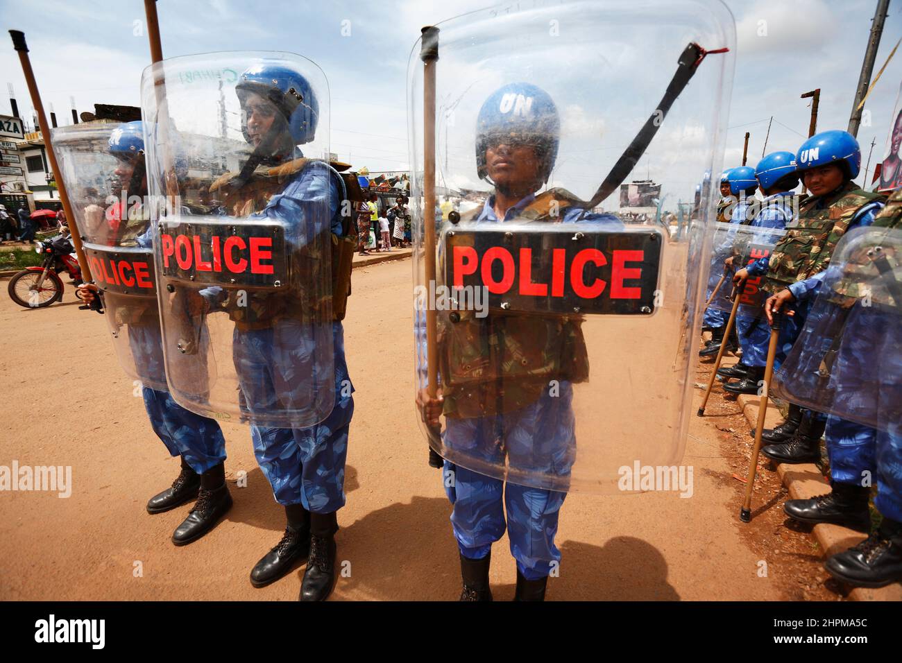 ONU Women Power a Monrovia, Liberia. Lo spiegamento delle unità di polizia paramilitari indiane è stato considerato la prima missione di mantenimento della pace da parte di un'unità di tutte le donne nella storia delle Nazioni Unite. L'unità femminile indiana ha sostenuto la missione di pace dell'UNMIL in Liberia. L'unità speciale blu della polizia indiana è armata e serve a sostenere la polizia liberiana appena creata e ancora disarmata. Foto Stock