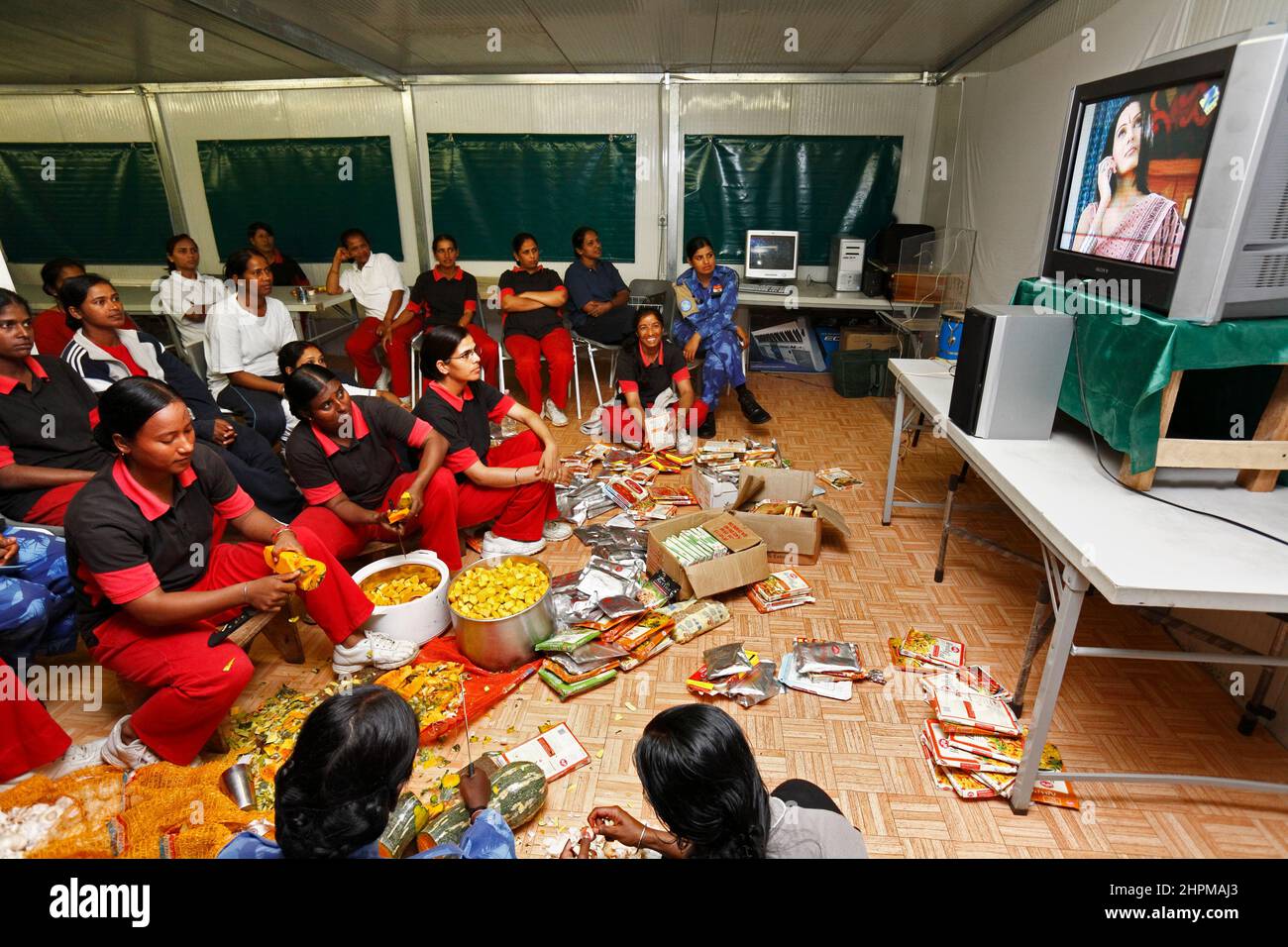 ONU Women Power a Monrovia, Liberia. Lo spiegamento delle unità di polizia paramilitari indiane è stato considerato la prima missione di mantenimento della pace da parte di un'unità di tutte le donne nella storia delle Nazioni Unite. L'unità femminile indiana ha sostenuto la missione di pace dell'UNMIL in Liberia. L'unità speciale blu della polizia indiana è armata e serve a sostenere la polizia liberiana appena creata e ancora disarmata. Foto Stock