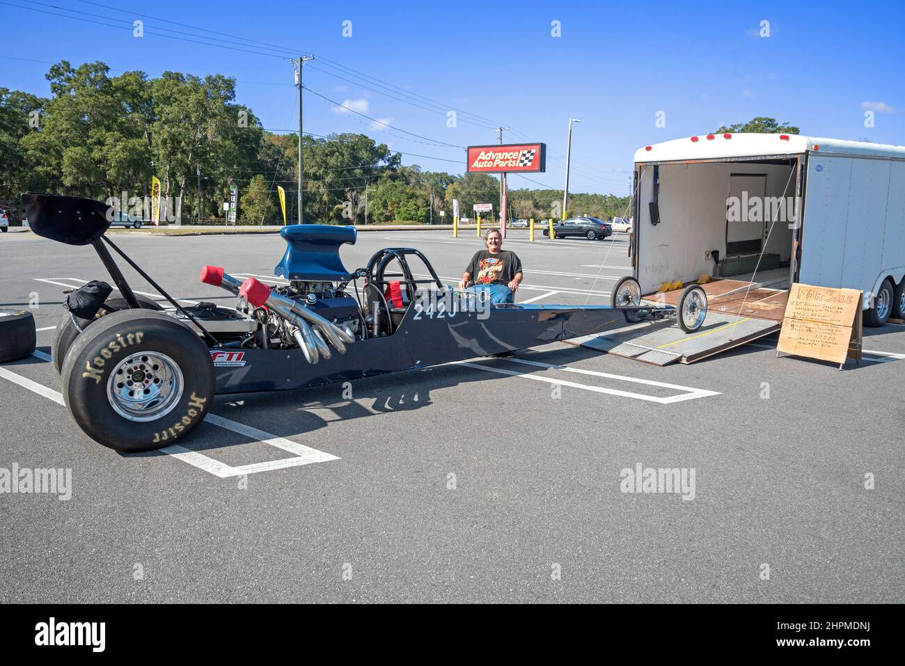 Concorrenza Eliminator dragster auto ed è il rimorchio per la vendita in un parcheggio del centro commerciale nel nord della Florida centrale. Foto Stock