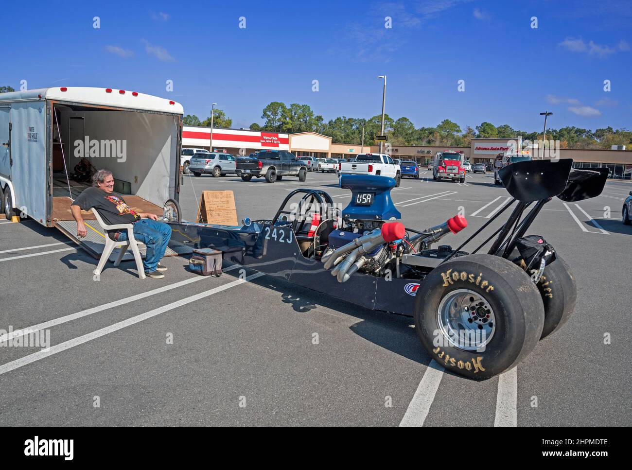 Concorrenza Eliminator dragster auto ed è il rimorchio per la vendita in un parcheggio del centro commerciale nel nord della Florida centrale. Foto Stock