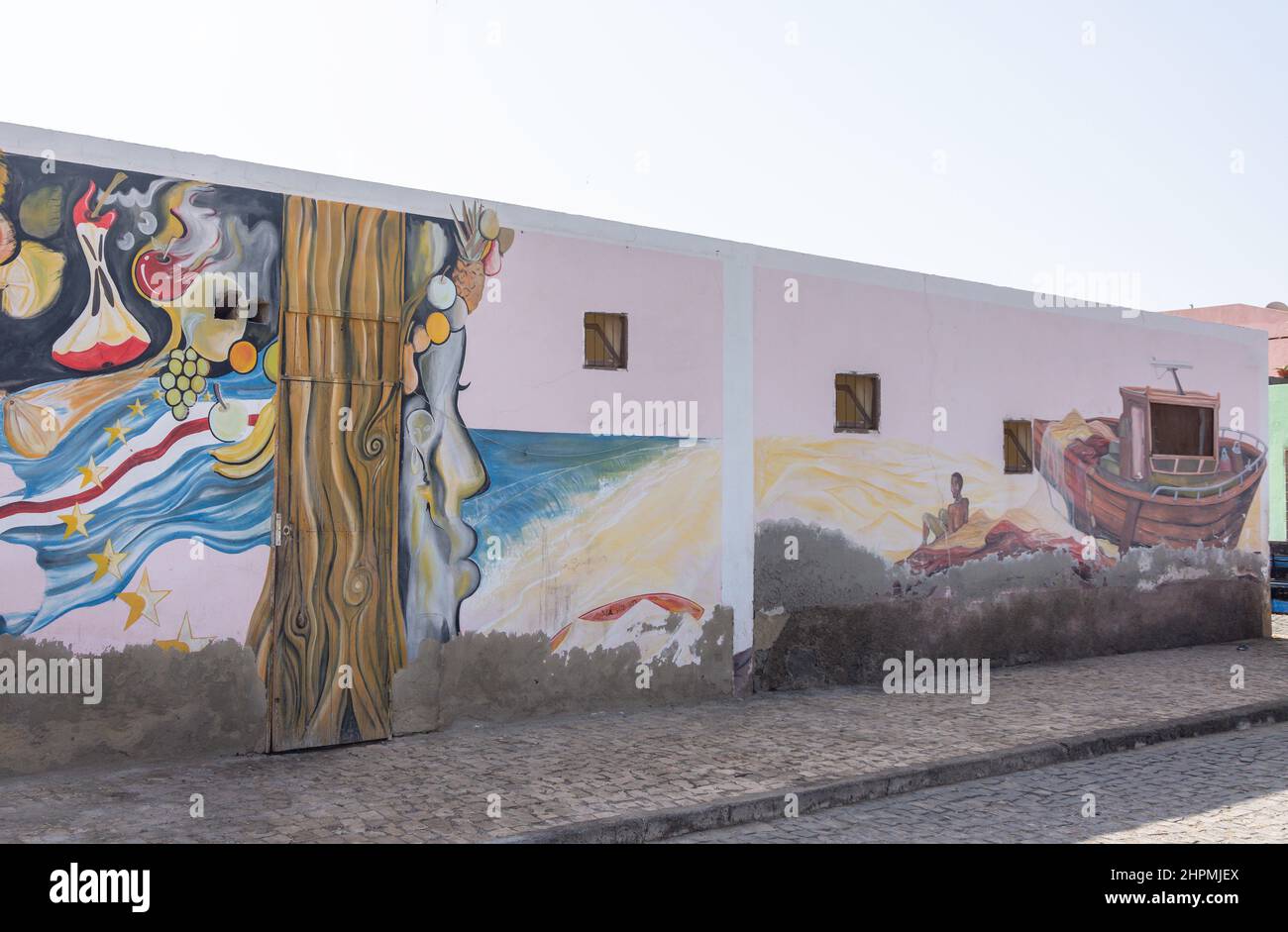 Muro murale sul lato della casa, Palmeira, SAL (IIha do SAL), República de Cabo (Capo Verde) Foto Stock
