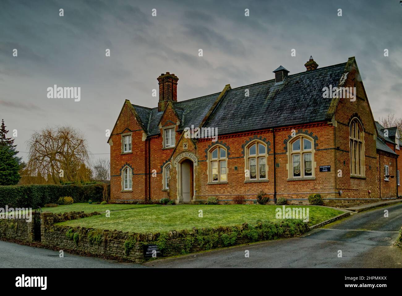 Sharnbrook, Bedfordshire, Inghilterra, Regno Unito - Old Police Station and Court House, ora usato come appartamenti privati Foto Stock