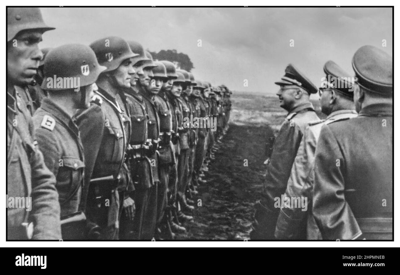DIVISIONE GALIZIA il nazista Heinrich Himmler visita la famigerata divisione militare SS Galizia – 05-1944 la divisione Galizia era una formazione militare Ucraina all'interno delle forze armate tedesche nella seconda guerra mondiale, creata nell'Ucraina occidentale (in particolare il distretto galiziano del governo generale occupato dai tedeschi per combattere sul fronte orientale contro le forze sovietiche. Foto Stock