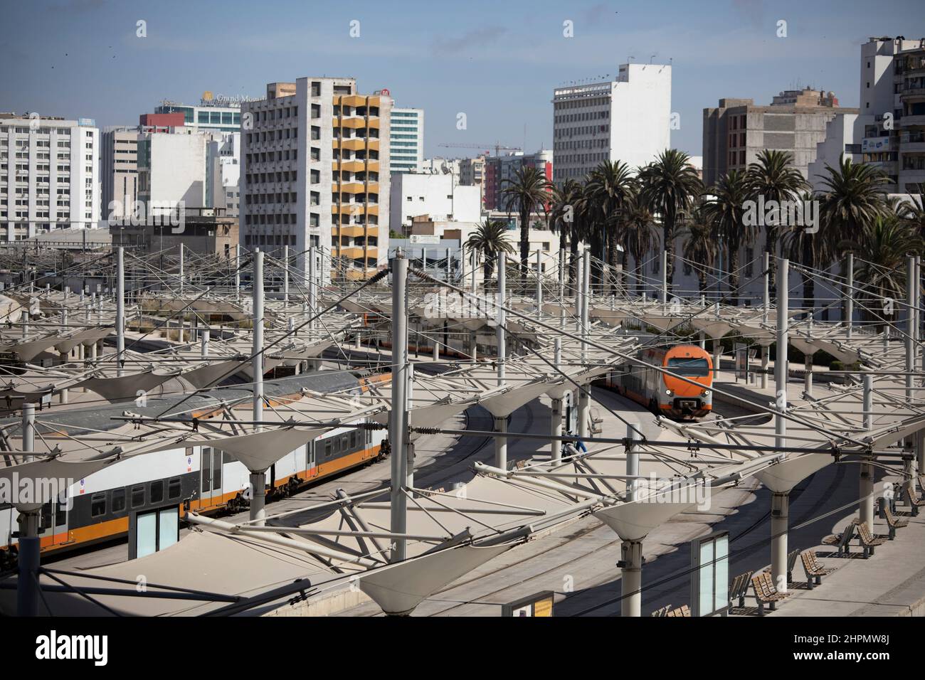Casa Port stazione ferroviaria cantiere ferroviario e piattaforma passeggeri a Casablanca, Marocco. Foto Stock