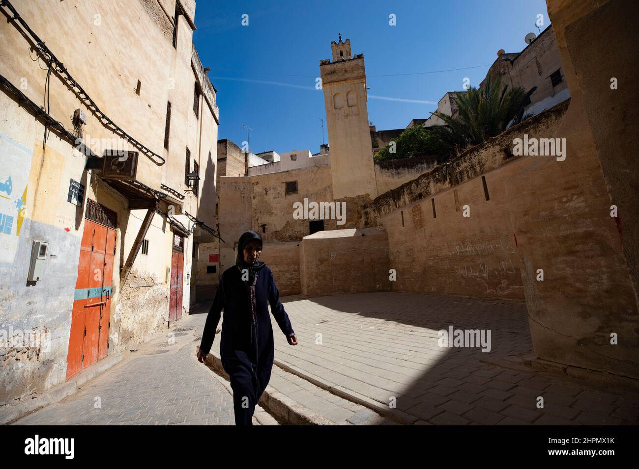 Vicoli stretti e strade pedonali della medina di Fez - Marocco. Foto Stock