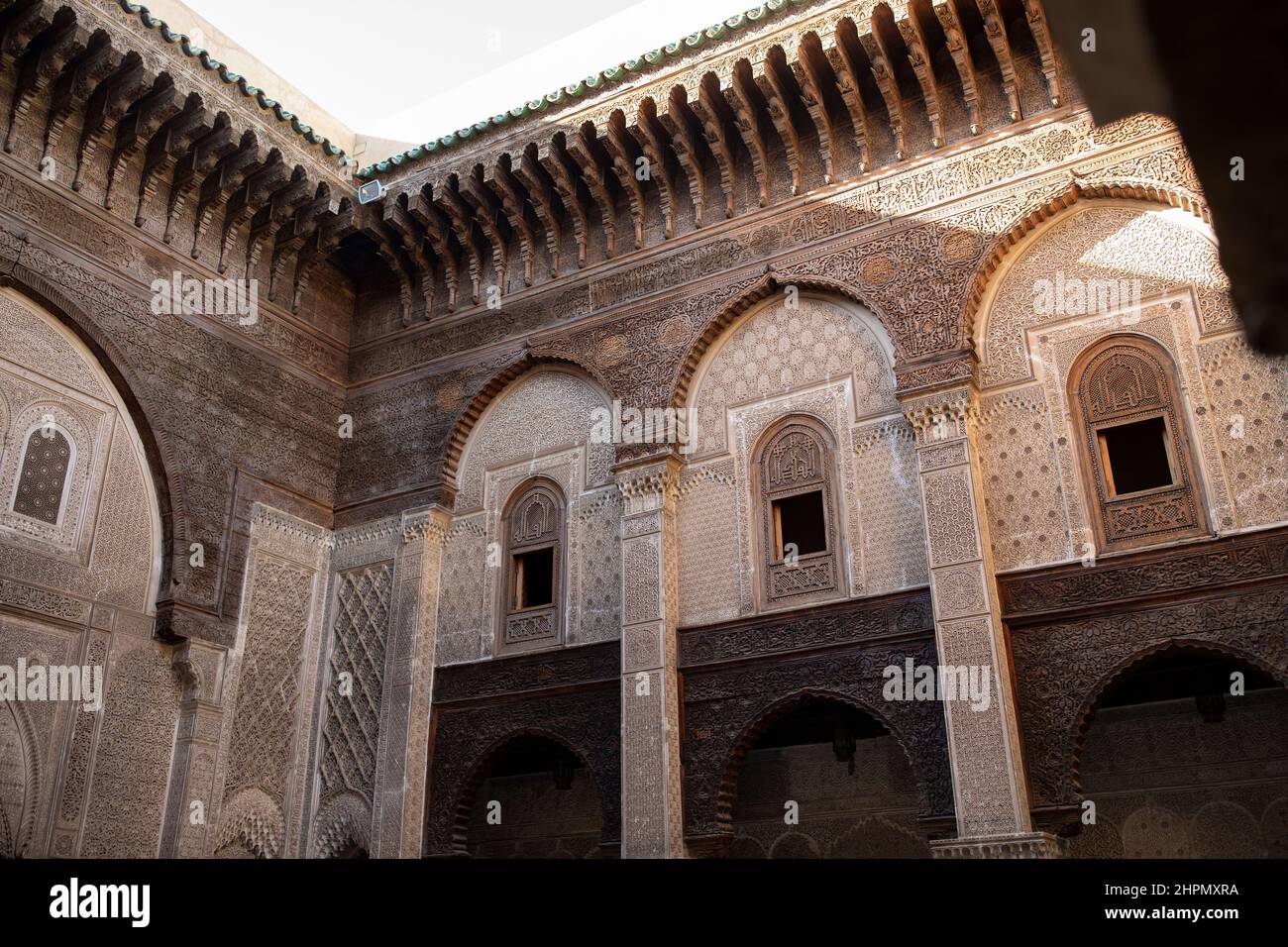 Dettagli architettonici al Attarine MadrasaFez medina - Marocco. Foto Stock