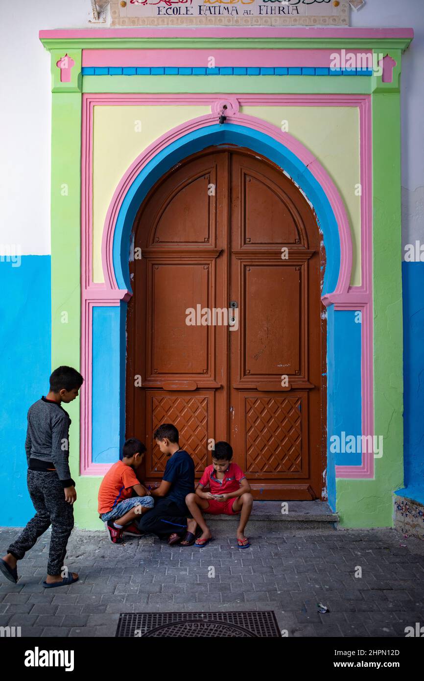 Porta nella vecchia medina di Tangeri, Marocco. Foto Stock