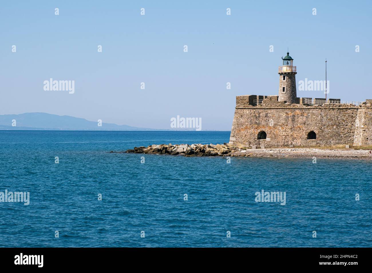 Il castello di Antirrio con il suo faro, la Grecia Foto Stock