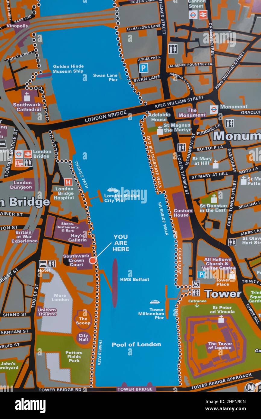 Inghilterra, Londra, Mappa stradale della zona del Tamigi tra London Bridge e Tower Bridge Foto Stock