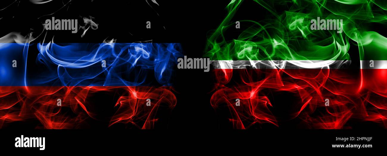 Donetsk Repubblica popolare vs Russia, Russo, Tatarstan bandiera. Bandiere di fumo affiancate isolate su sfondo nero. Foto Stock
