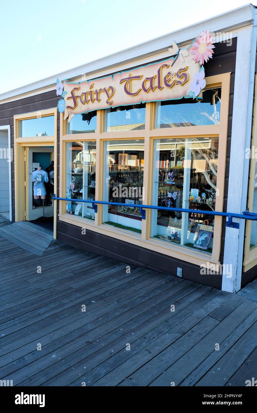 Negozio di articoli da regalo Fairy Tales al Pier 39 a San Francisco, California, USA; vendita di articoli e accessori relativi a fate, miti, mondi magici. Foto Stock