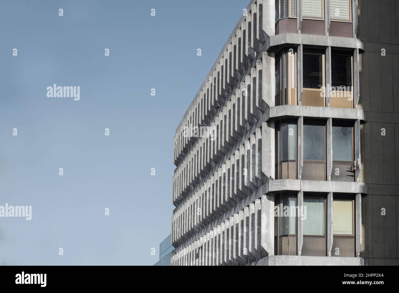 Novi Sad: Architettura brutalista in Boulevard Oslovodjenja. Serbia Foto Stock