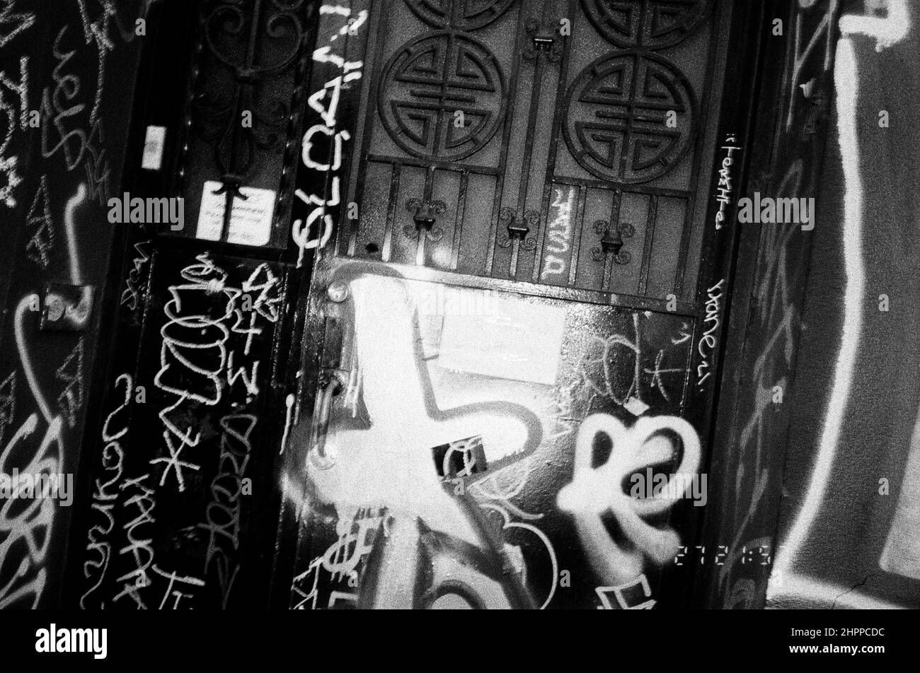 New York, NY, USA. 6th Nov 2021. Graffiti. (Credit Image: © John Marshall Mantel/ZUMA Press Wire) Foto Stock