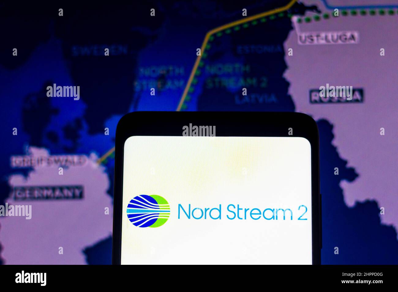 Brasile. 22nd Feb 2022. In questa foto è mostrato il logo Nord Stream 2 sullo schermo di uno smartphone. Credit: SOPA Images Limited/Alamy Live News Foto Stock