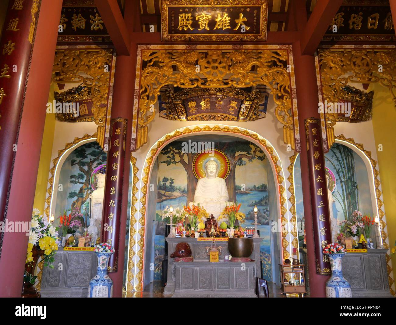 Da Nang, Vietnam - 12 aprile 2021: Tempio di Linh Ung, Chua Linh Ung a Ba Na Foto Stock