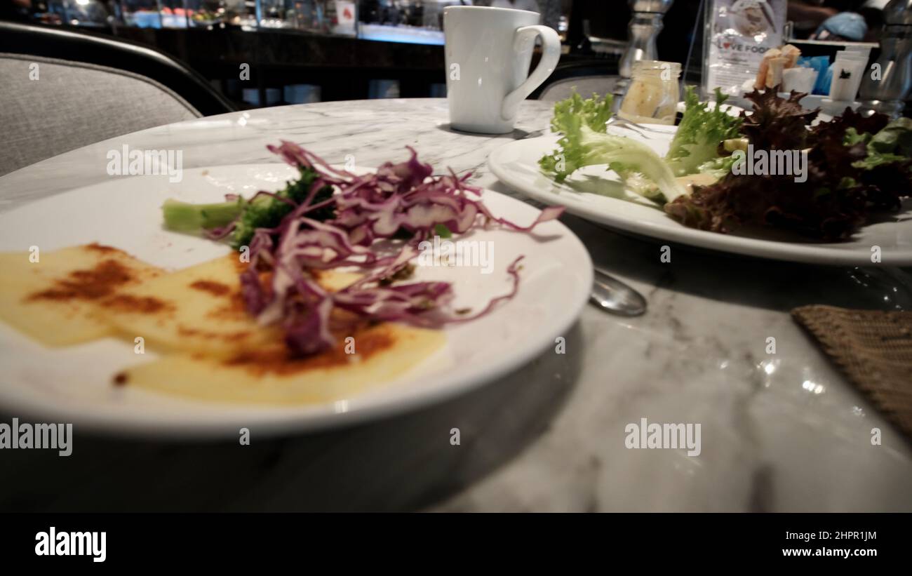 Sfondo e abstract di mangiare fuori in un raffinato ristorante Foto Stock