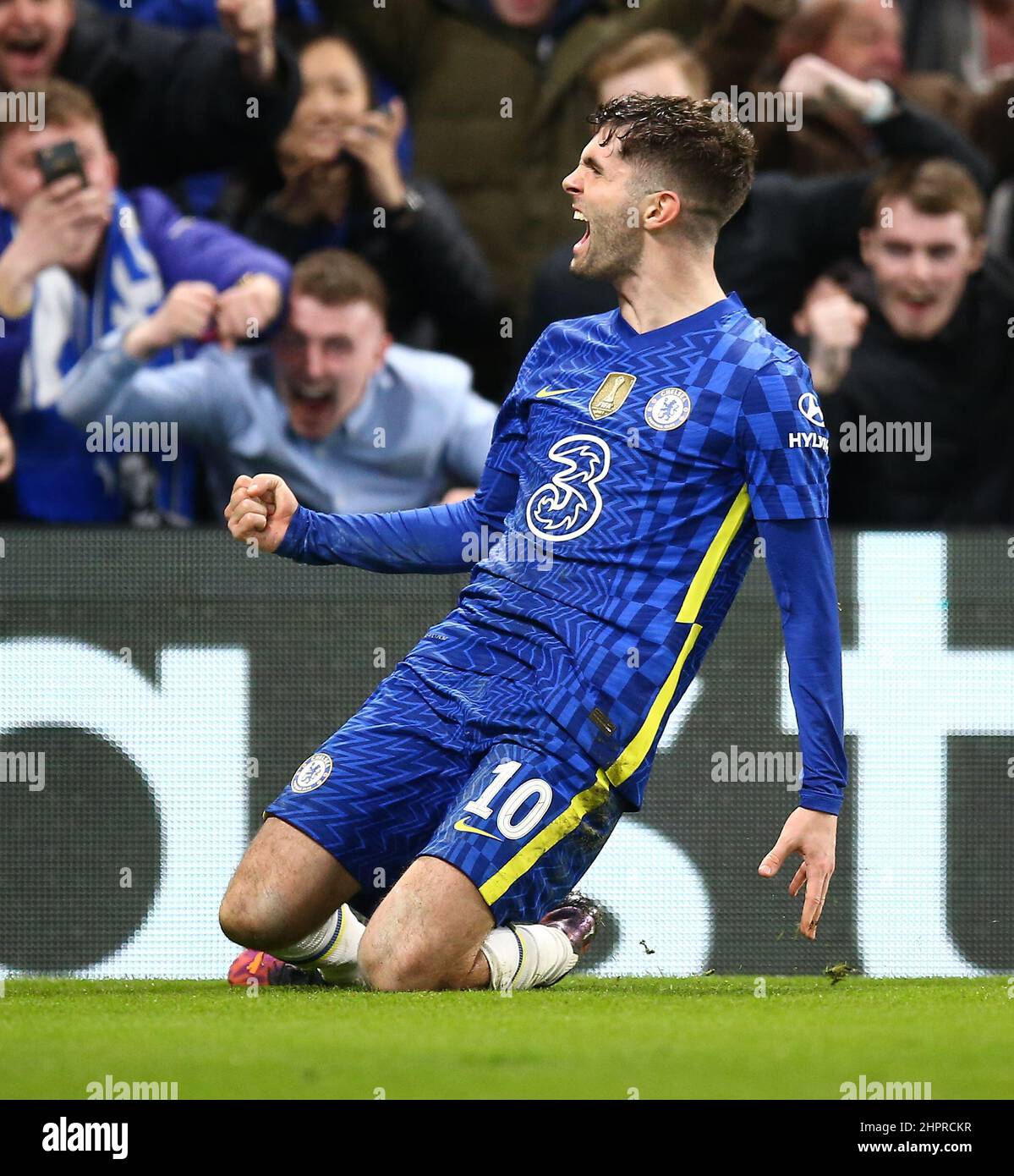 Londra, GBR. 22nd Feb 2022. Christian Pulisic di Chelsea festeggia il secondo gol ai suoi lati durante la partita di calcio Chelsea contro Lille, UEFA Champions League, Stamford Bridge, Londra, Regno Unito - 22 febbraio 2022 Credit: Michael Zemanek/Alamy Live News Foto Stock