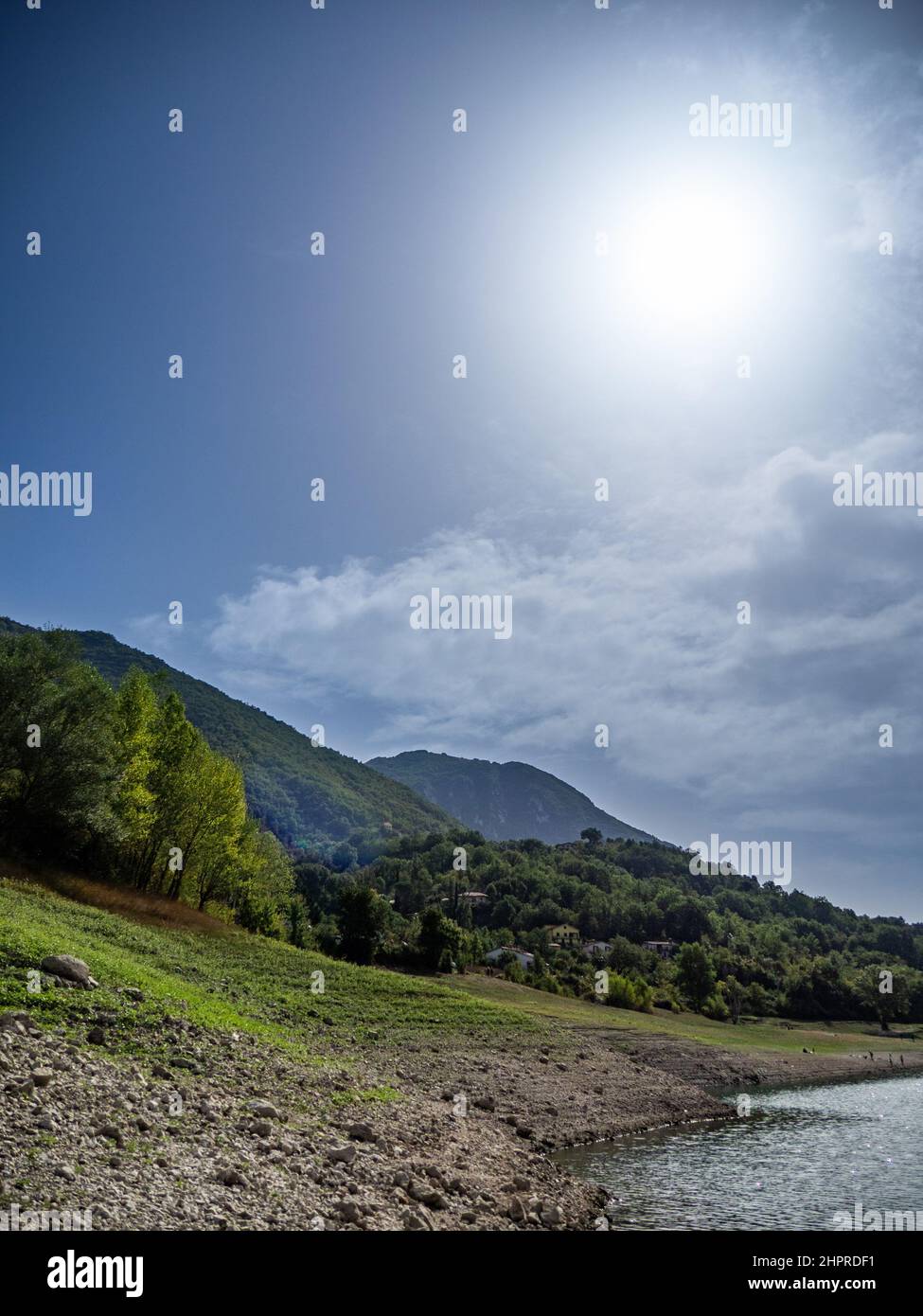 Italia, Lazio, Castel di Tora, Lago di Turano Foto Stock