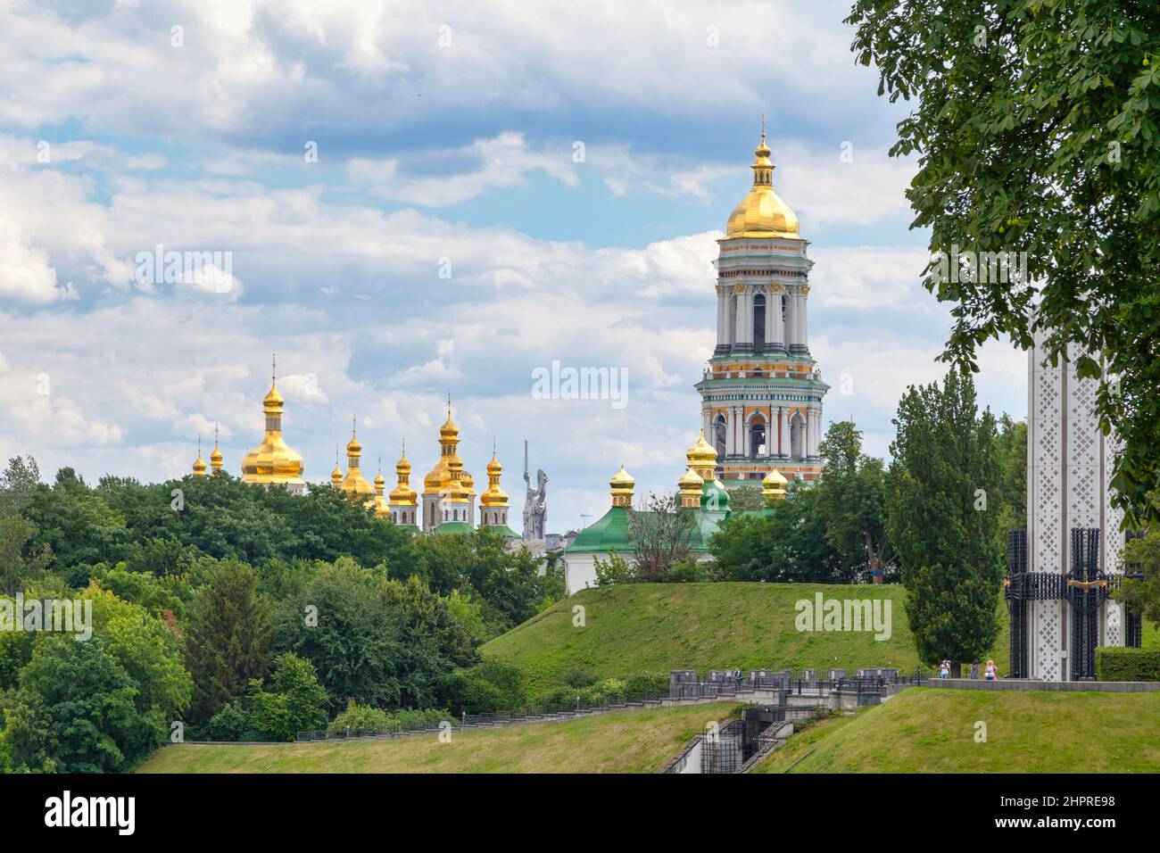 Kiev, Ucraina - Luglio 04 2018: Il Parco della Gloria Eterna è un parco pubblico che ospita alcuni dei migliori monumenti della capitale. Foto Stock