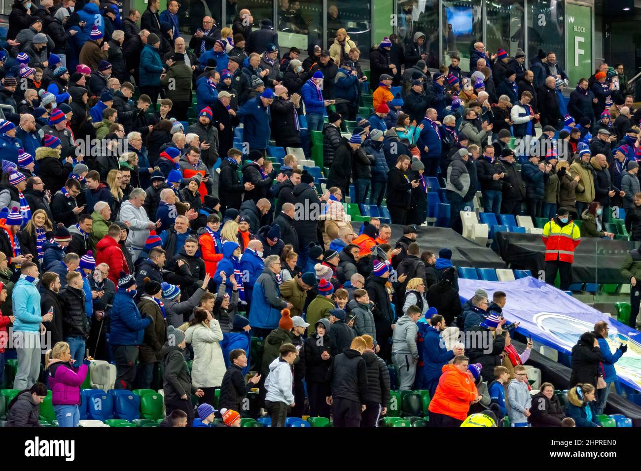 Linfield Vs Larne nella Danske Bank Premiership, martedì 8th febbraio 2022 a Windsor Park, Belfast. Foto Stock
