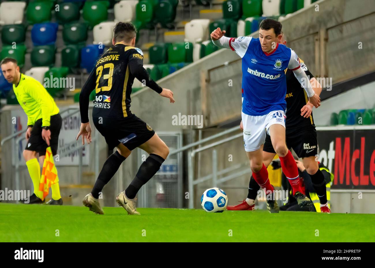 Stephen Fallon - Linfield Vs Larne in the Danske Bank Premiership, martedì 8th febbraio 2022 a Windsor Park, Belfast. Foto Stock