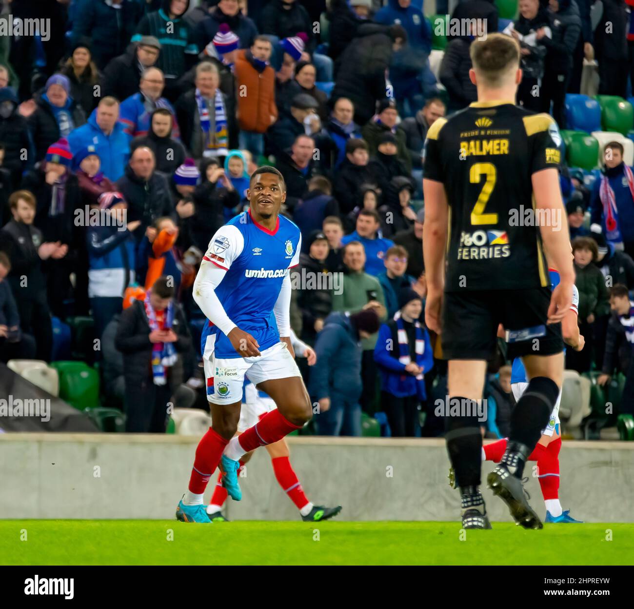 Christy Manzinga - Linfield Vs Larne in the Danske Bank Premiership, martedì 8th febbraio 2022 a Windsor Park, Belfast. Foto Stock