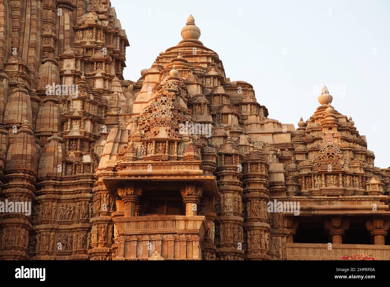 Tempio di Kandariya Mahaev, costruito dai re di Chandela tra il 9th.& 10th.Century d.C., il più grande tempio di Khajuraho a Madhya Pradesh, India. Foto Stock