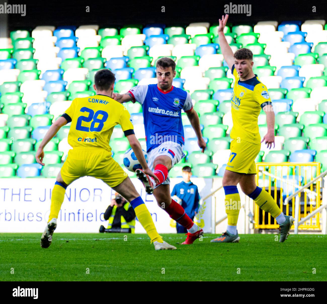 Matthew Clarke - Linfield Vs Dungannon Swifts in the Danske Bank Premiership sabato 30th ottobre 2021 a Windsor Park, Belfast. Foto Stock