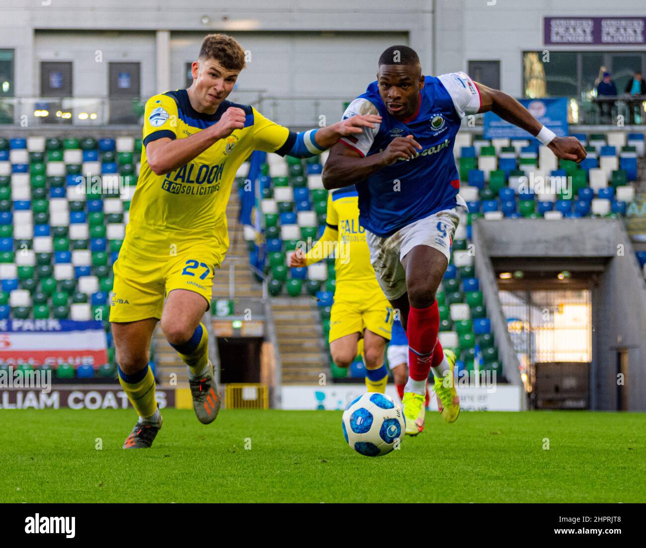 Christy Manzinga - Linfield Vs Dungannon Swifts in the Danske Bank Premiership, sabato 30th ottobre 2021 a Windsor Park, Belfast. Foto Stock