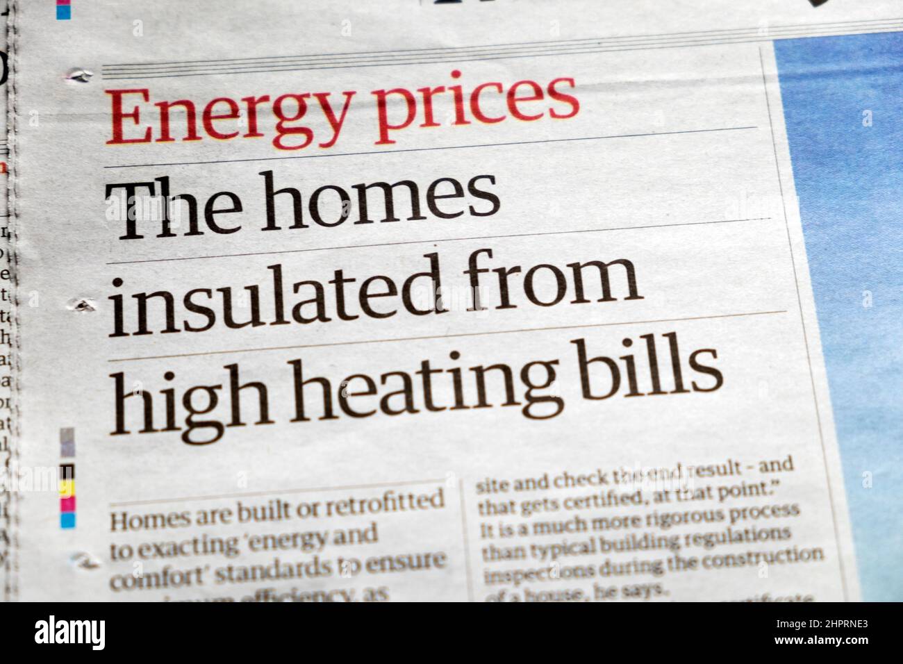 Guardian giornale headline articolo clipping 'i prezzi dell'energia le case isolate da bollette alte di riscaldamento' Febbraio 2022 Londra Inghilterra Regno Unito Foto Stock