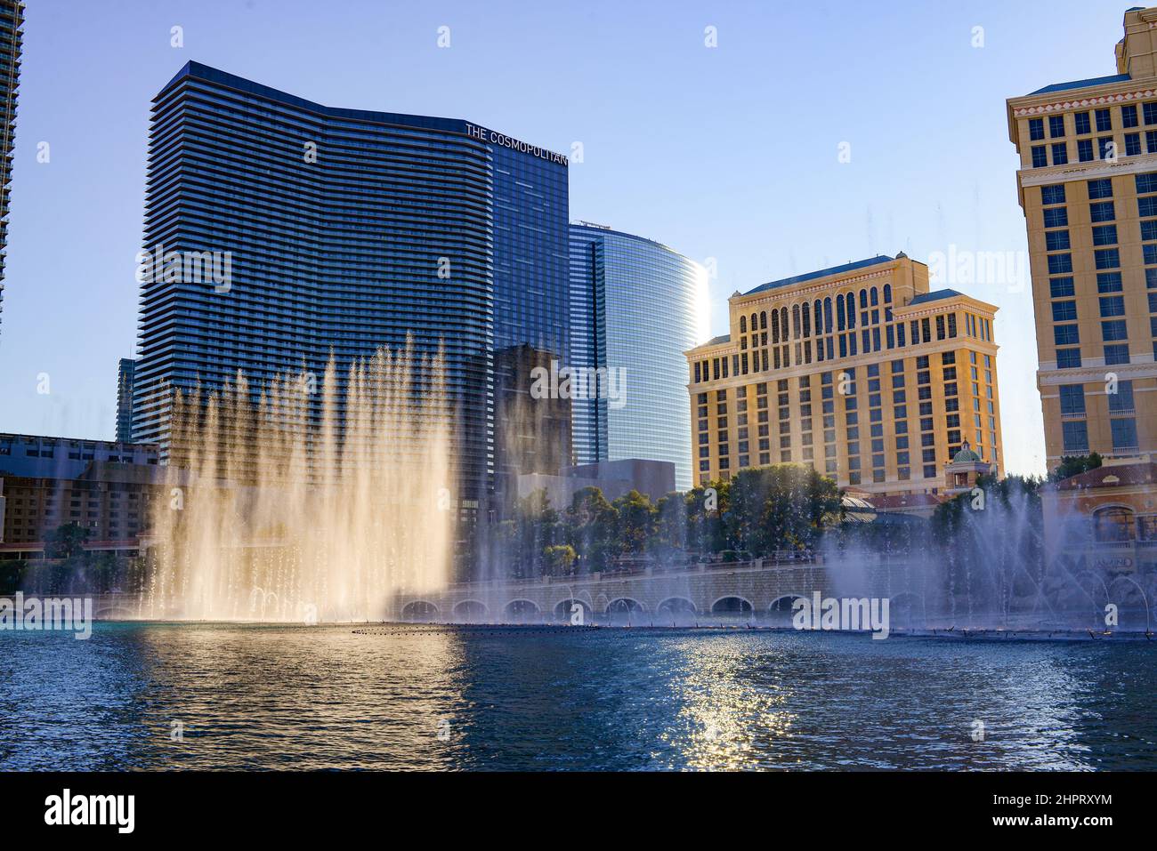 Le fontane di Bellagio sono un'esperienza quotidiana a Las Vegas. Fontane altissime e iconiche con spettacolari spettacoli acquatici coreografati con musica e li Foto Stock