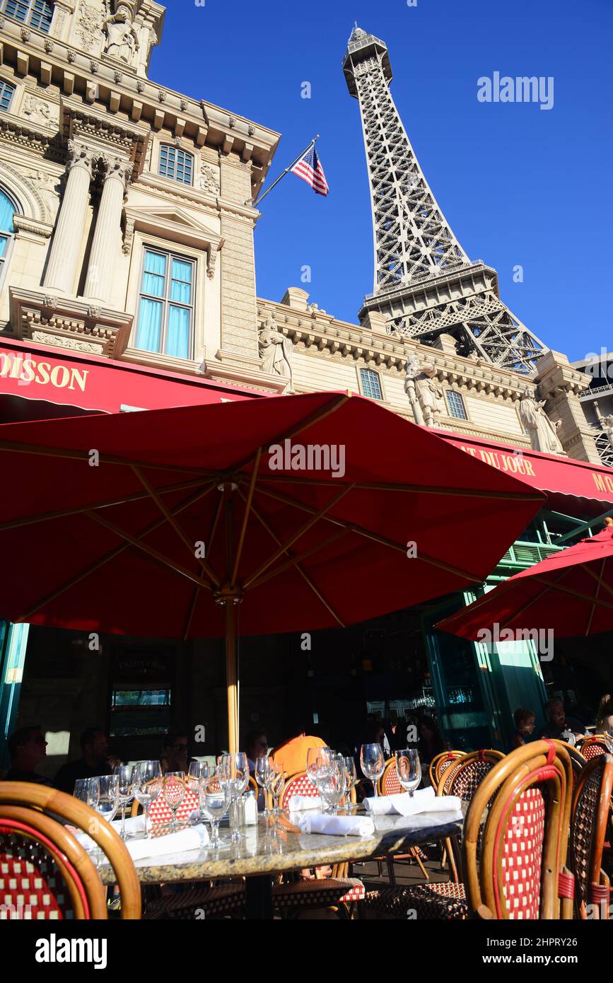 Mon Ami Gabi French Bistro Restaurant e la Torre Eiffel replica al Paris Las Vegas Hotel & Casino Foto Stock