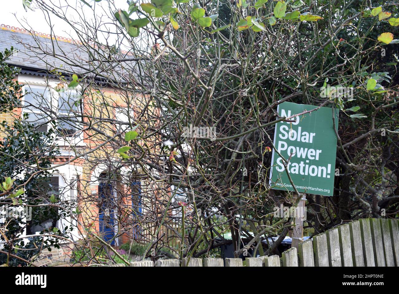 Protesta locale contro Cleve Hill Solar Park, la più grande fattoria solare del Regno Unito tra Whitstable & Faversham, Kent UK. Febbraio 2022 Foto Stock