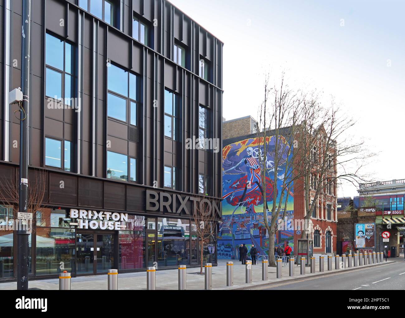 Brixton, Londra, Regno Unito. Brixton House, un nuovo teatro e studio di sviluppo su Coldharbour Lane. Monolocali, spazi per le prove e caffè/bar. Aperto a febbraio 2022. Foto Stock