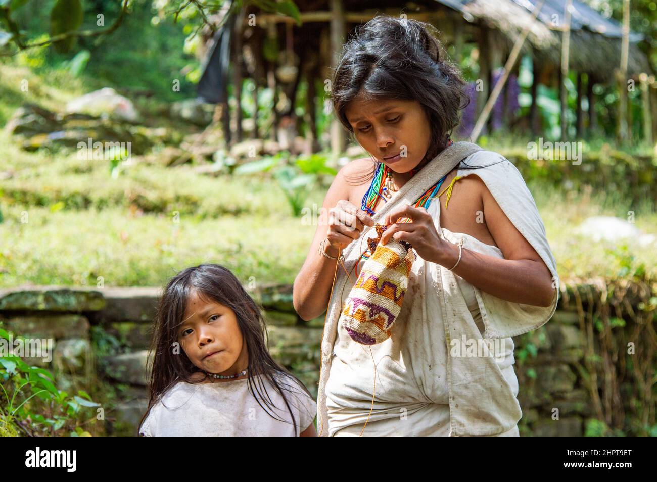 Madre e figlia indigena di Kogi alla Città perduta/Ciudad Perdida in Colombia Foto Stock