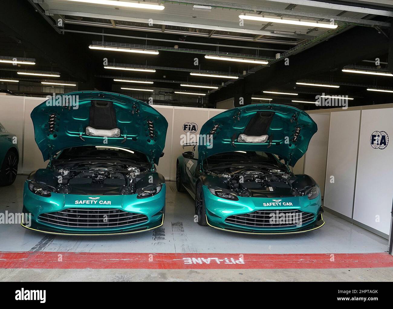 23 febbraio 2022, Circuit de Catalunya, Barcellona, Formula 1 test drive 2022 a Barcellona, nella foto Aston Martin Safety Cars Foto Stock