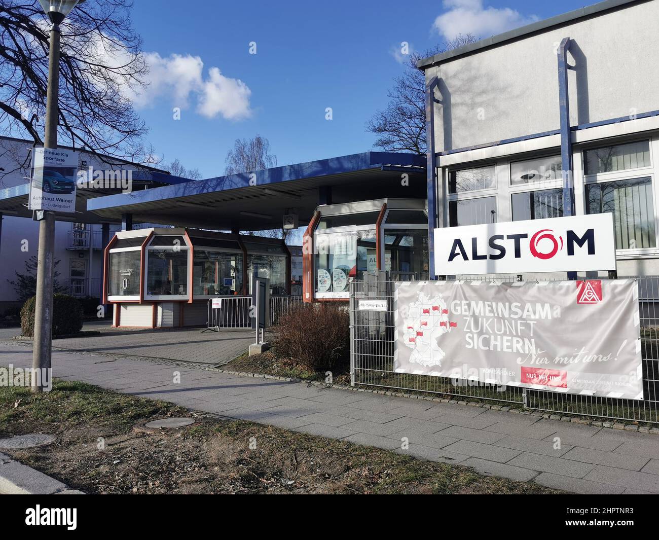 Der Sitz des französischen Zug- und Bahntechnikhersteller Alstom in Görlitz. Der Konzern kündigte eine Streichung von bis zu 1300 Stellen, 400 allin Foto Stock