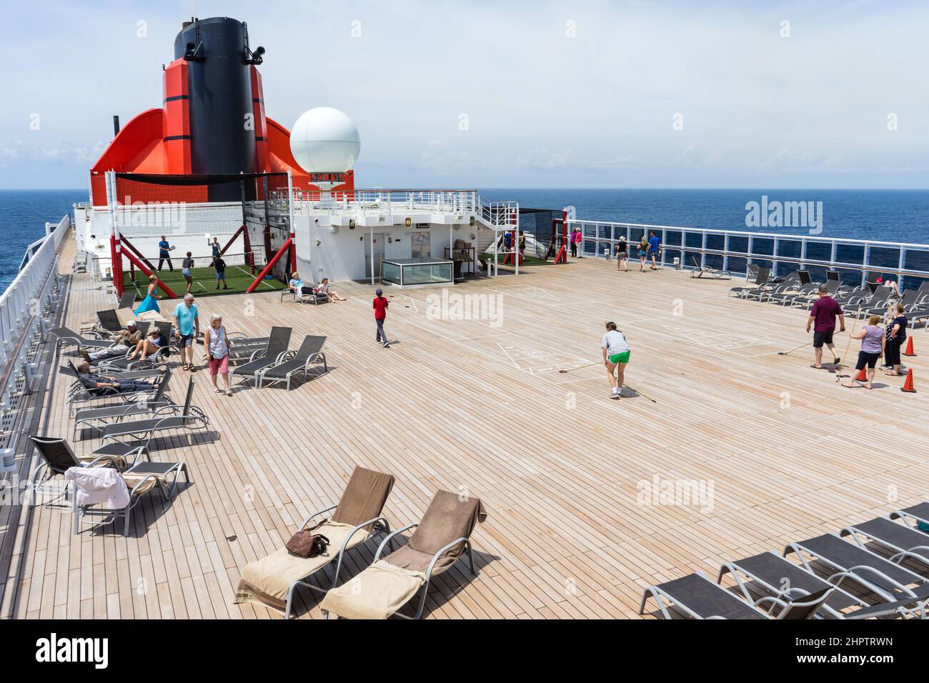 Giocare sul mazzo della regina Cunard Maria II Foto Stock