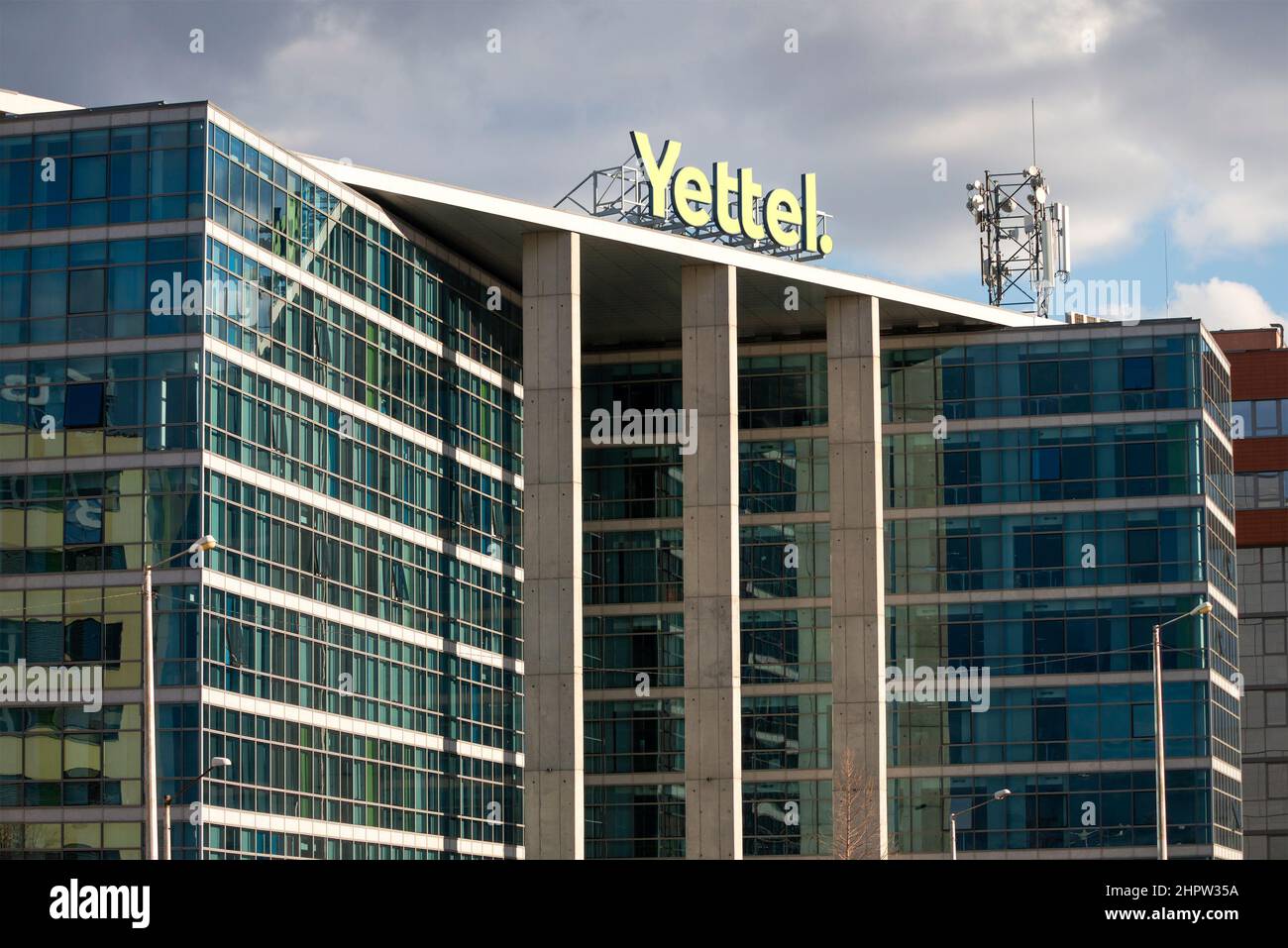 Sede centrale di Yettel nel Business Park Sofia. Yettel è il nuovo nome di Telenor come uno dei tre operatori di rete mobile in Bulgaria, Europa orientale Foto Stock