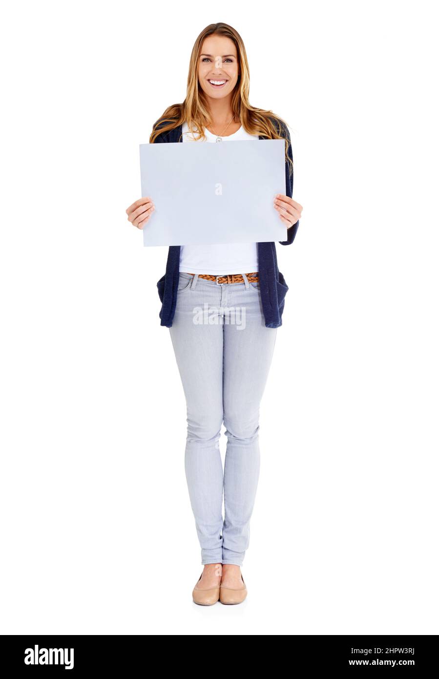 Qui il tuo messaggio è perfetto. Una bella donna che tiene un cartello vuoto. Foto Stock