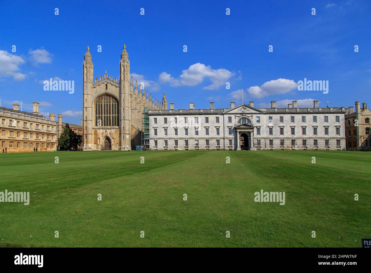 CAMBRIDGE, GRAN BRETAGNA - 8 SETTEMBRE 2014: Questo è il prato sulle spalle del Kings College che si affaccia sulla Cappella e il Fellows Building. Foto Stock