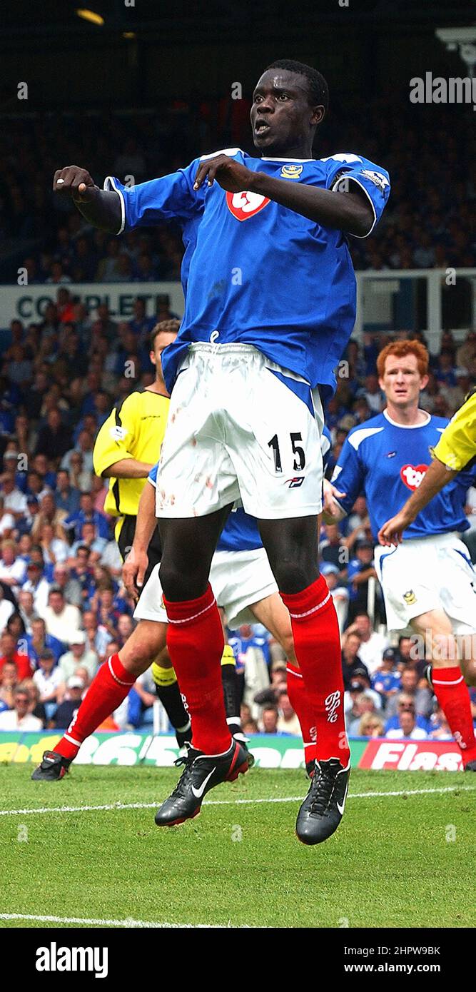 PORTSMOUTH V ASTON VILLA 16-08-03 AMDY FAYE. PIC MIKE WALKER, 2003 Foto Stock