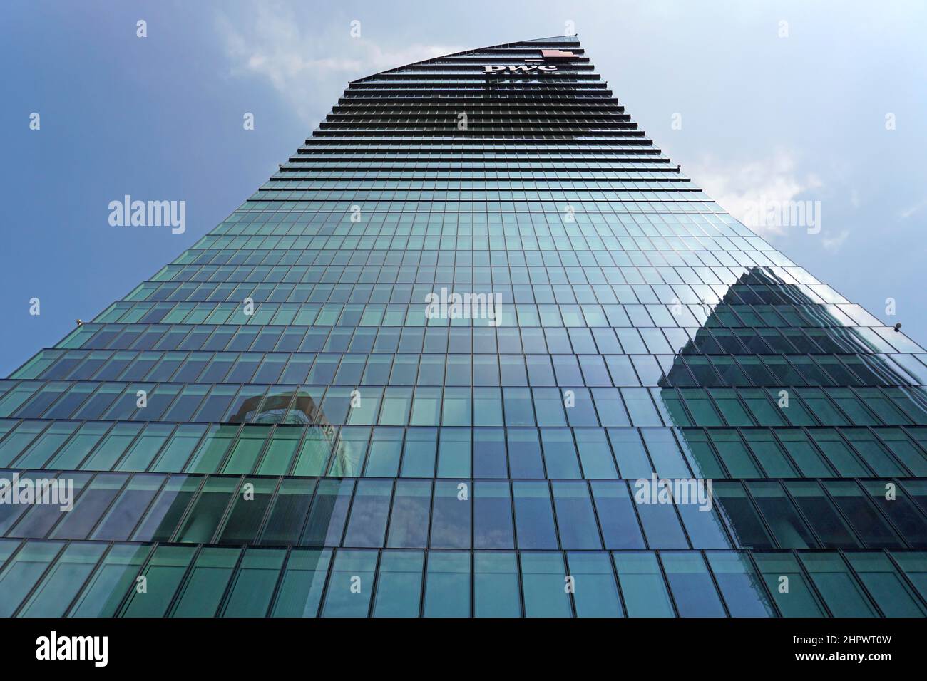 Sovrastante Torre PwC o PricewaterhouseCoopers di Daniel Libeskind, quartiere CityLife, Milano, Lombardia, Italia Foto Stock