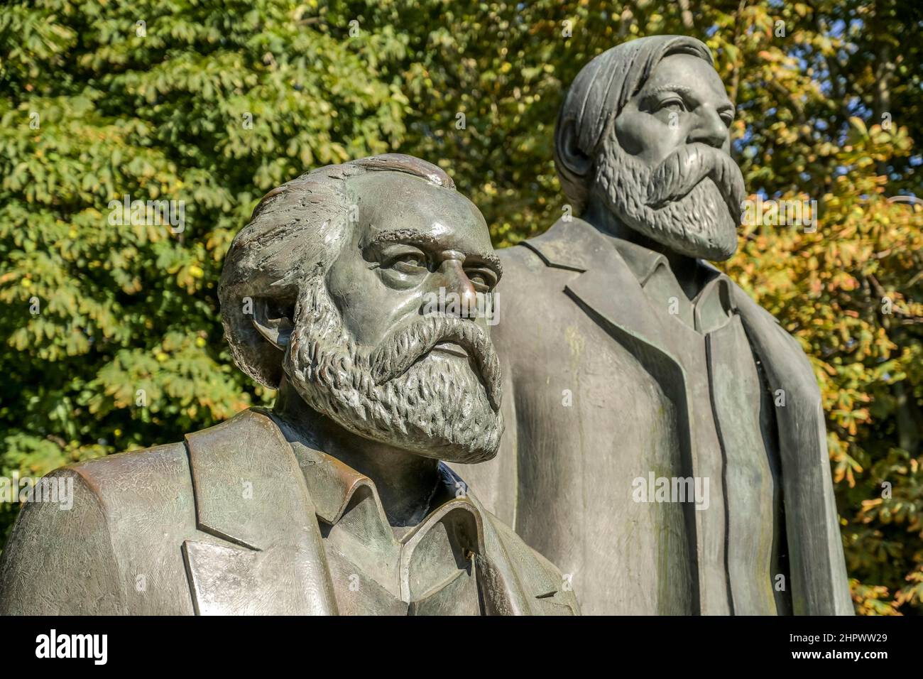 Marx-Engels Monument, Karl-Liebknecht-Strasse, Mitte, Berlino, Germania Foto Stock