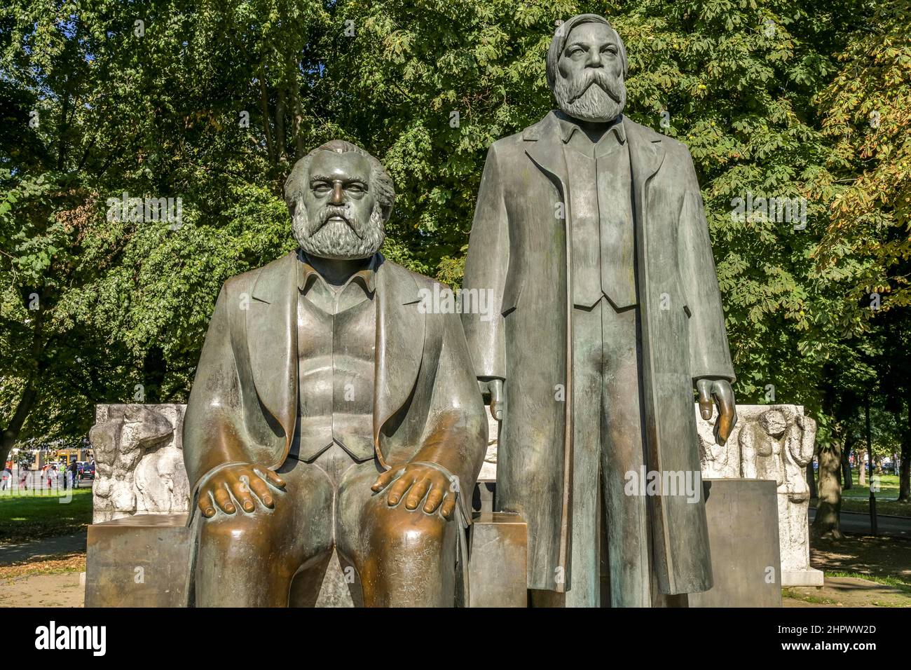 Marx-Engels Monument, Karl-Liebknecht-Strasse, Mitte, Berlino, Germania Foto Stock