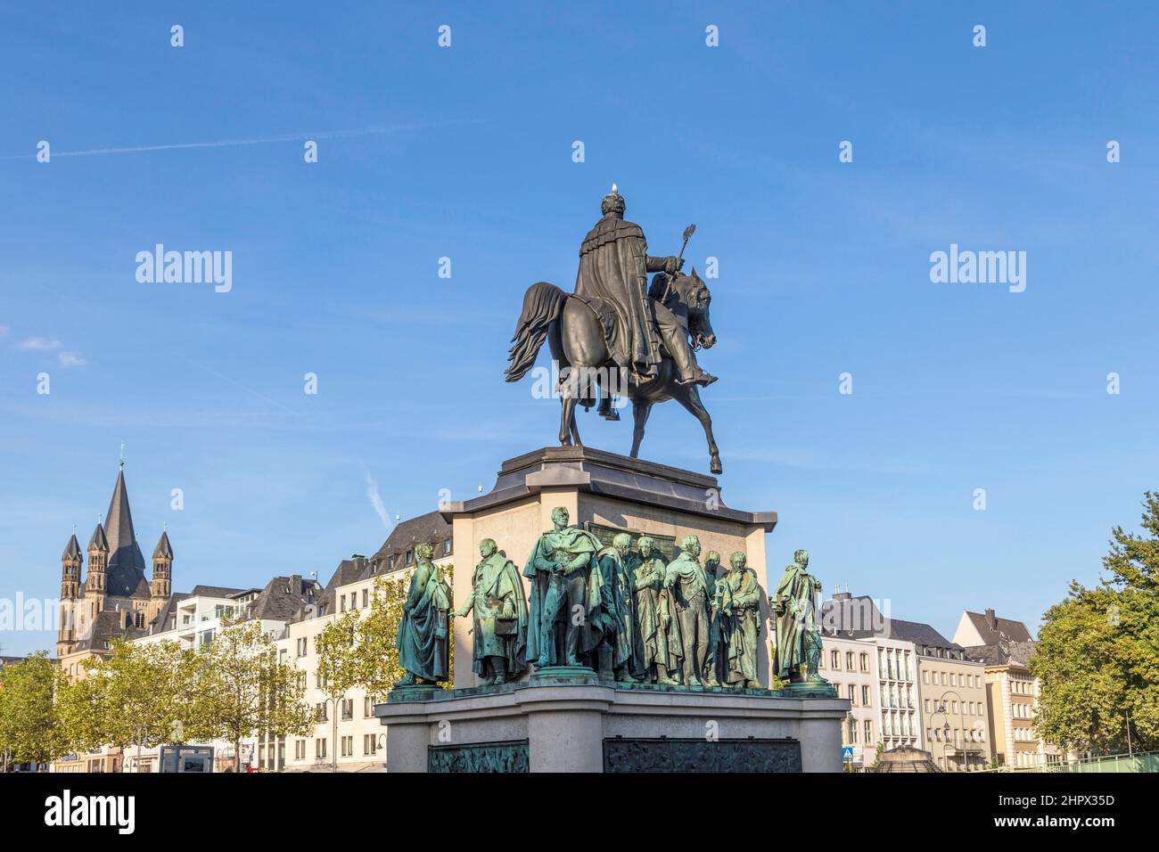 Monumento nel centro di Colonia di Kaiser Wilhelm Freidrich a Heumarkt vicino al fiume Reno Foto Stock