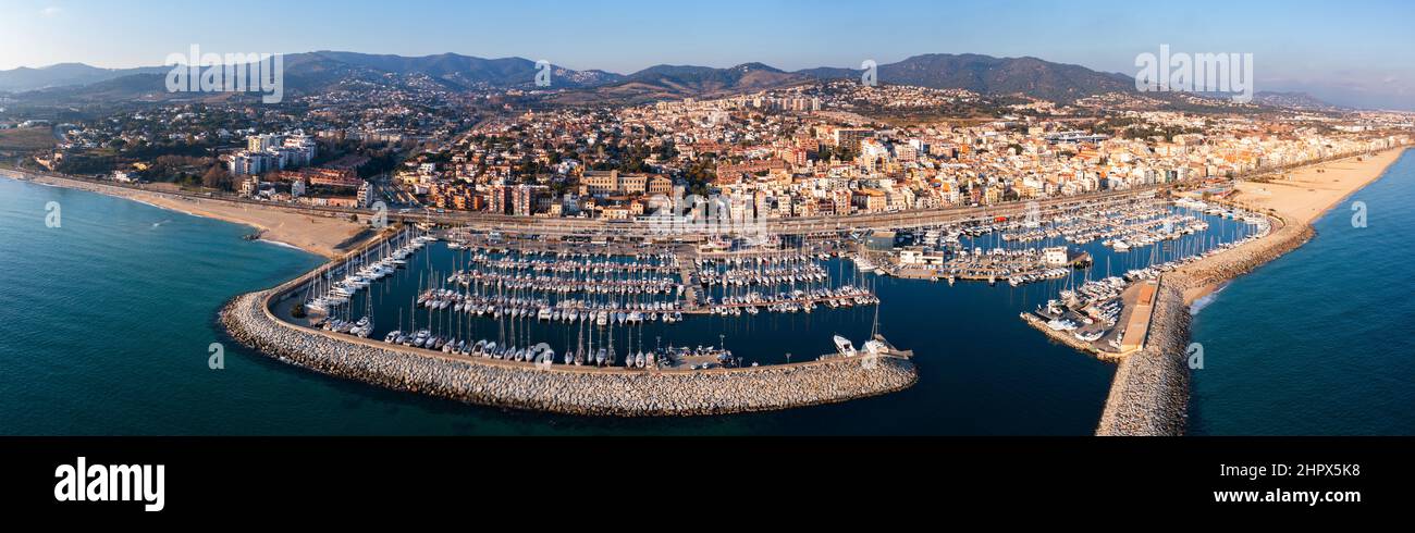 Vista dal drone della città di El Masnou, Spagna Foto Stock