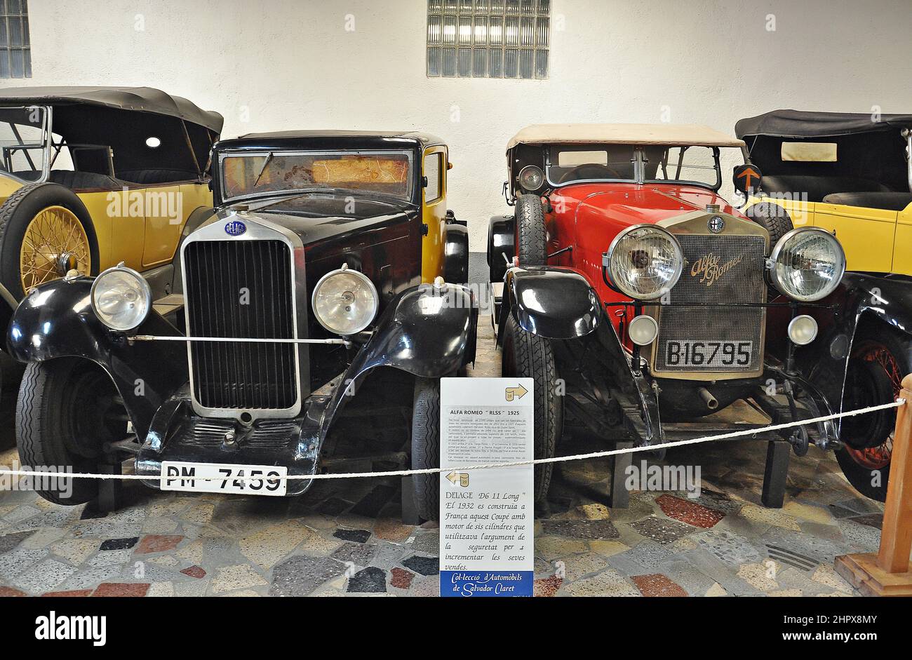 Car Delage D6 11 Long-1932 e Alfa Romeo RLSS-1925-Salvador Claret Car and Motorcycle Collection a Sils, Barcellona, Catalogna, Spagna Foto Stock